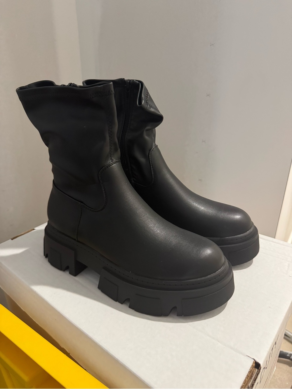 PrettyLittleThing Black Chunky Platform Chelsea Boots
